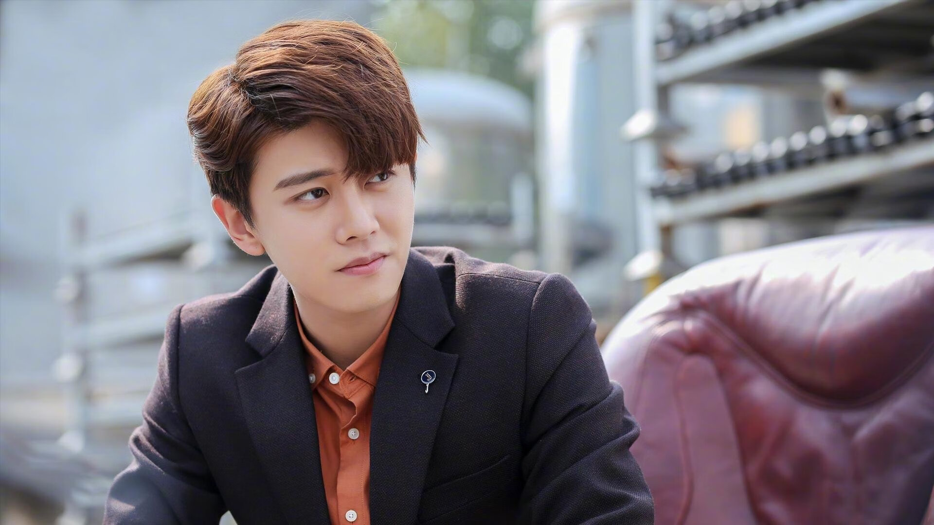 九游(jiuyou)官方网站-篮网球员参与设计地铁艺术墙，NBA融入城市风貌，篮网球馆地面