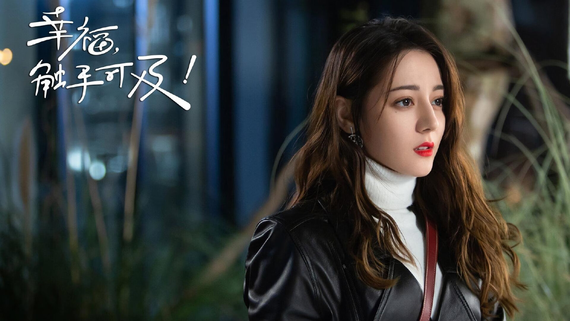 九游娱乐(jiuyou)官网-特色足球文化创意市集火爆开幕，展示多层次体育文化融合，足球文化布置