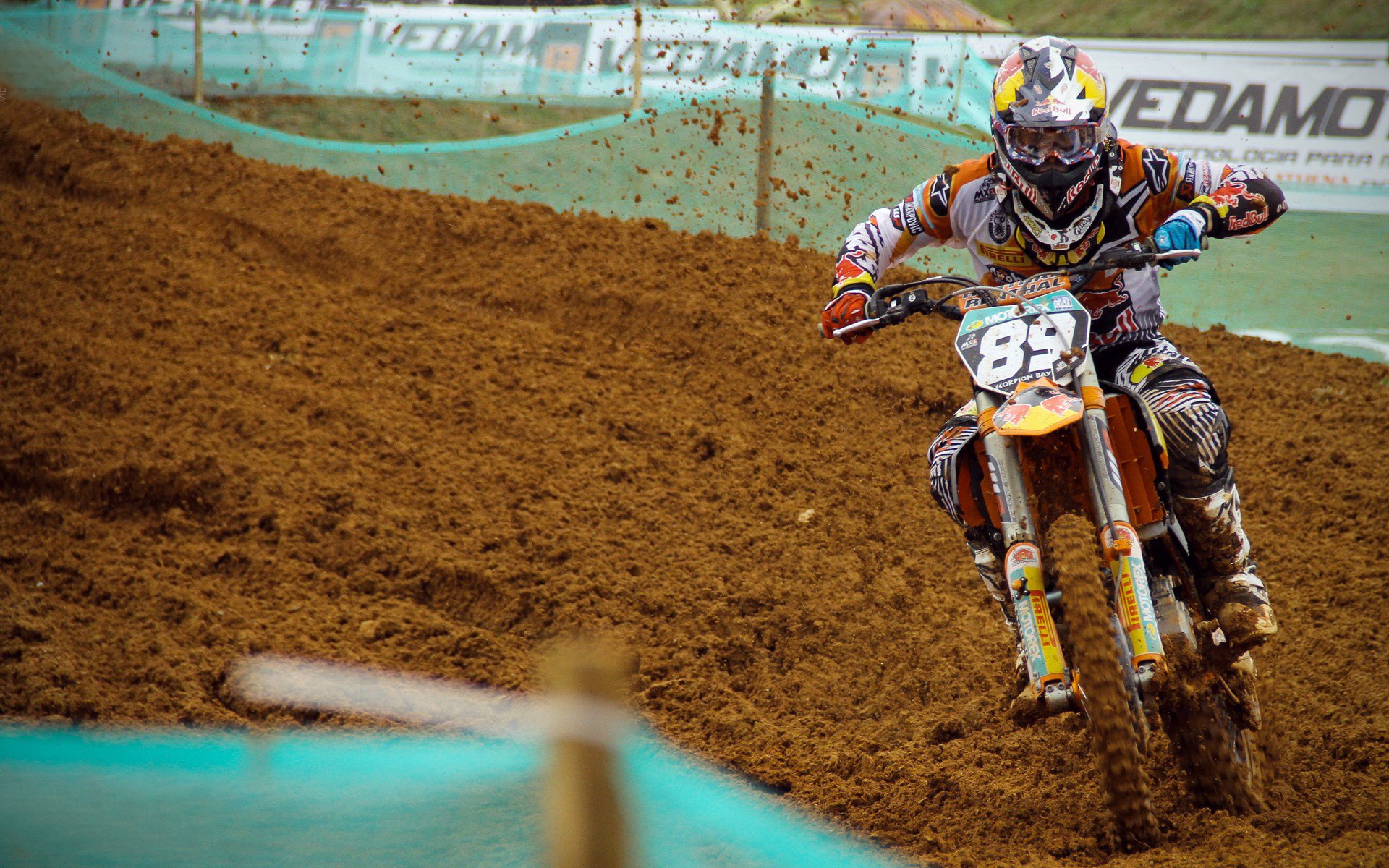 外教管理模式与本土文化冲突明显，外教管理办法